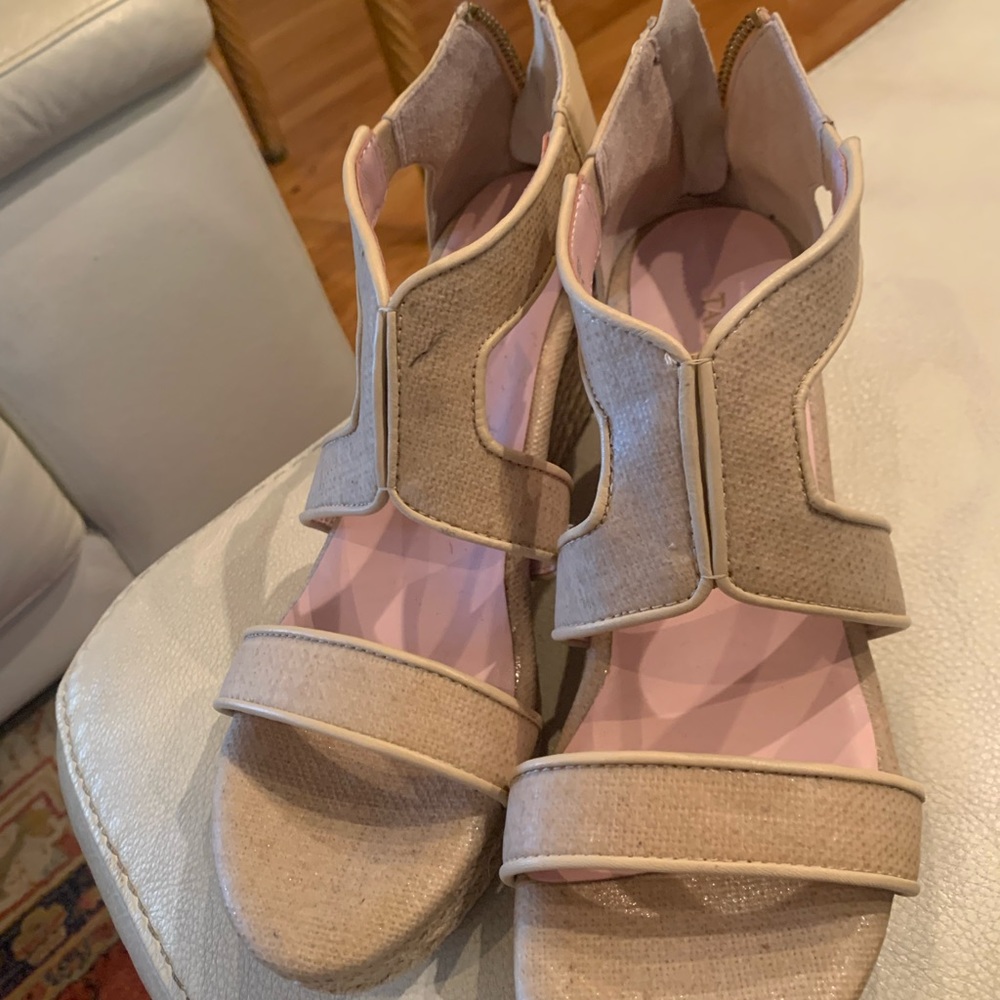 Taryn Rose heels size 7.5